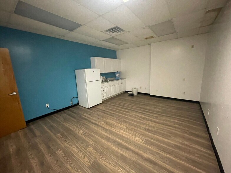 More Photos Of 134 Jonesboro Rd, Fairburn Warehouse For Lease