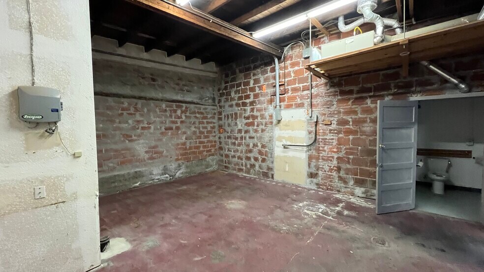 More Photos Of 155 Main St W, Monmouth Storefront For Lease