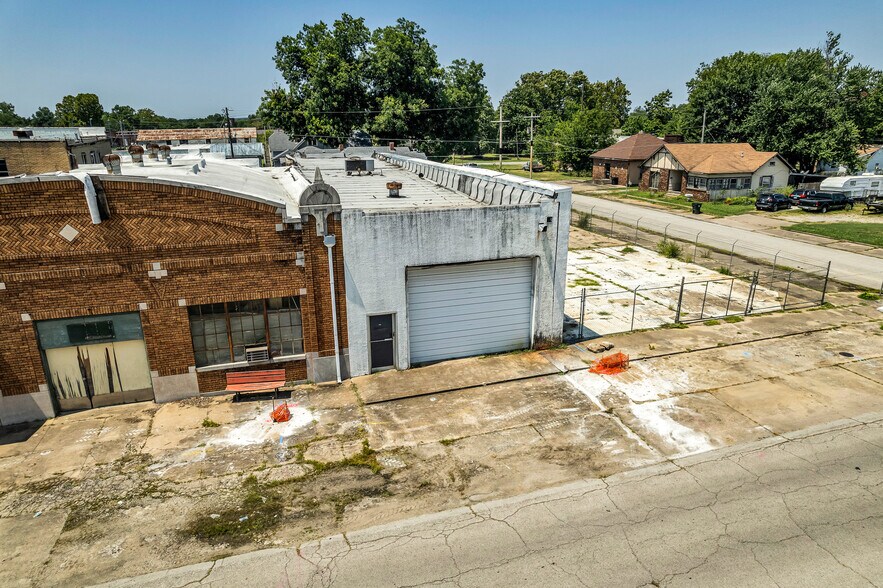 More Photos Of 110 N Okmulgee Ave, Okmulgee Flex For Sale