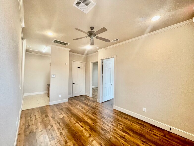 More Photos Of 1808 Snake River Rd, Katy Medical For Sale