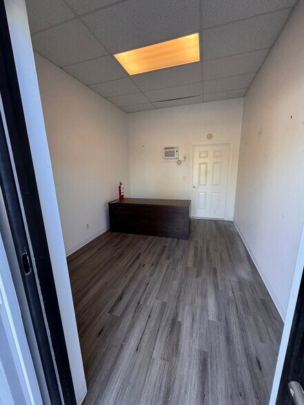 More Photos Of 877 NE 27th Ln, Cape Coral Distribution For Lease