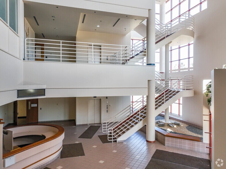 More Photos Of 615 Epsilon Dr, Pittsburgh Light Manufacturing For Sale