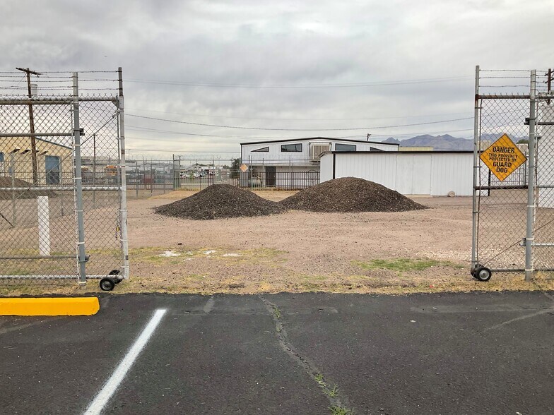 More Photos Of 2019 E 17th St, Tucson Warehouse For Lease