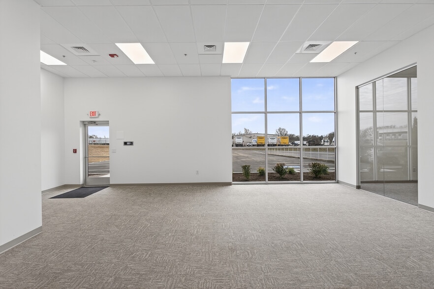 More Photos Of 606 Butler Dr, Murfreesboro Distribution For Lease