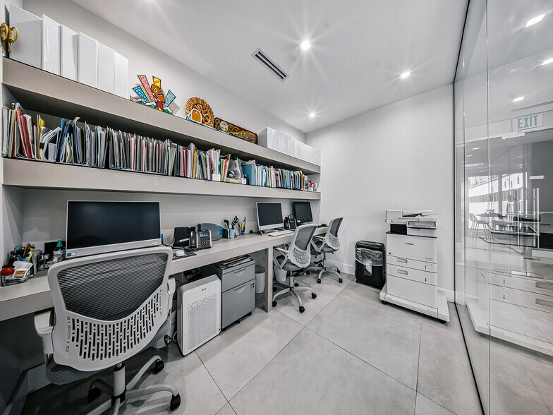 More Photos Of 150 SE 2nd Ave, Miami Office Residential For Sale