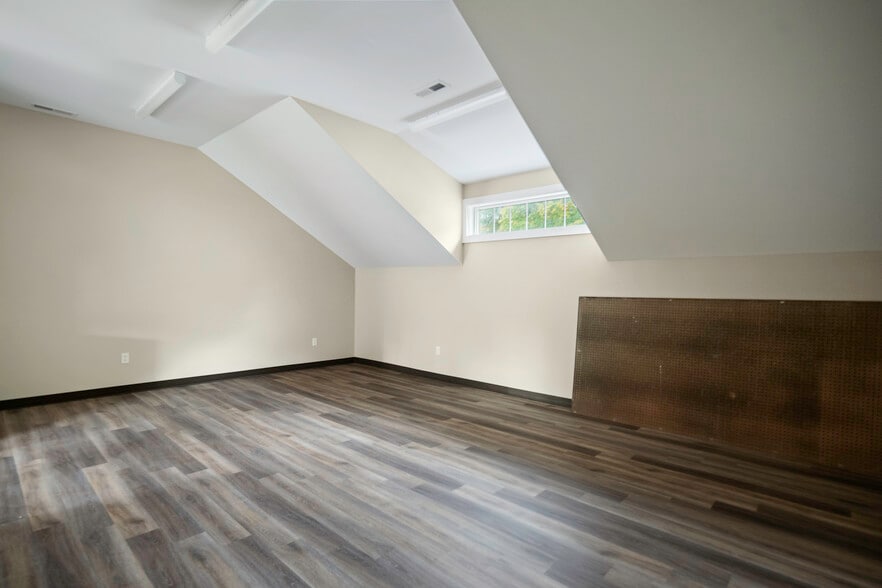 More Photos Of 909 Prospect St, Naugatuck Storefront For Sale