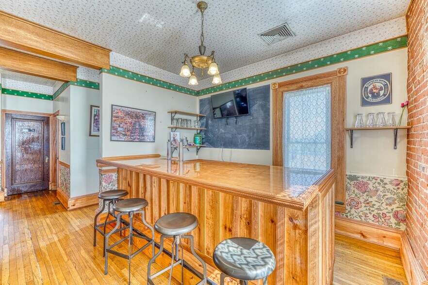 More Photos Of 512 Royal Gorge Blvd, Canon City Restaurant For Sale