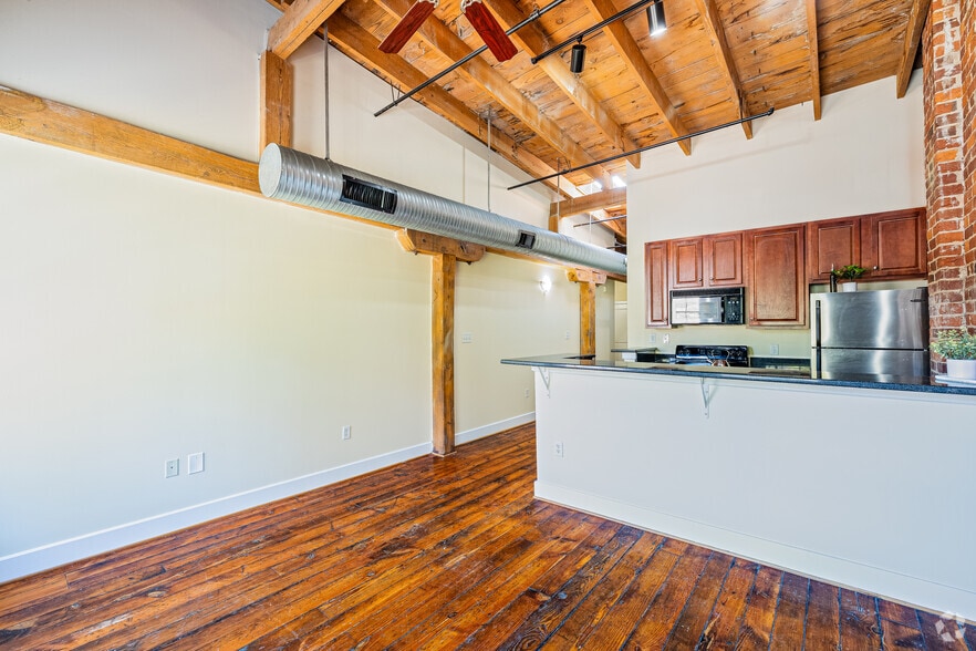 More Photos Of 2411 E Franklin St, Richmond Apartments For Lease