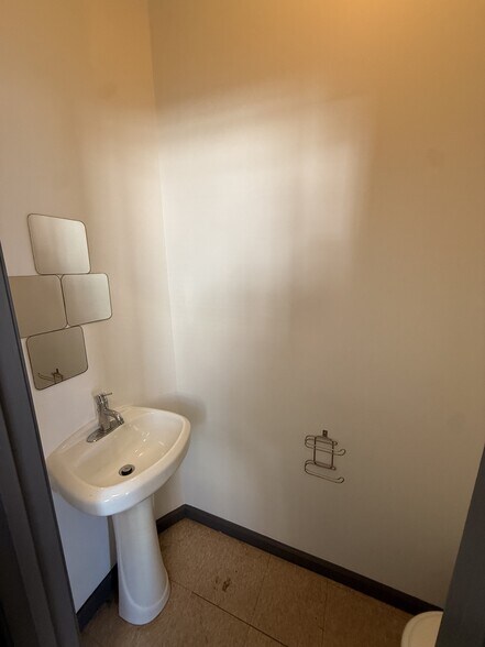 More Photos Of 4547-4549 E Thompson St, Philadelphia General Retail For Lease