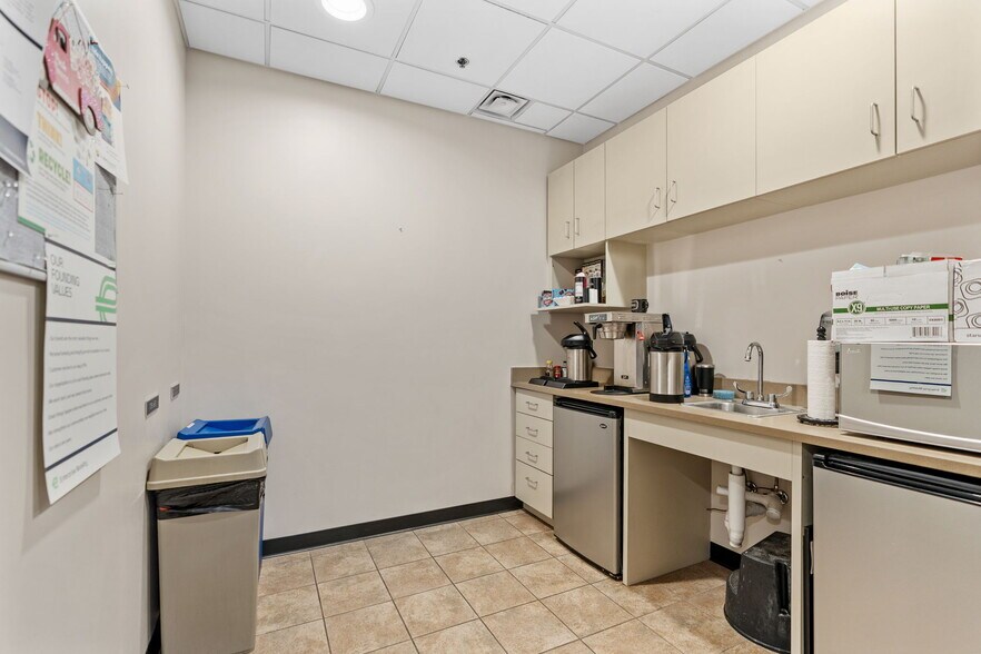 More Photos Of 2775 Blue Water Rd, Eagan Office For Sale