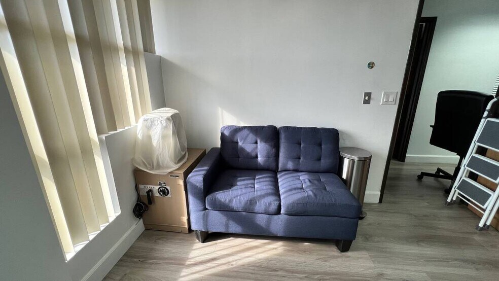 More Photos Of 44215 15th St W, Lancaster Medical For Lease