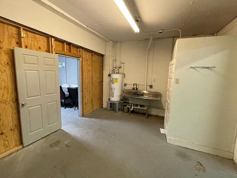 More Photos Of 2616 SW Loop 410, San Antonio Flex For Sale