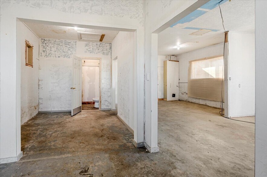 More Photos Of 624 Park Blvd, Orange Cove General Retail For Sale
