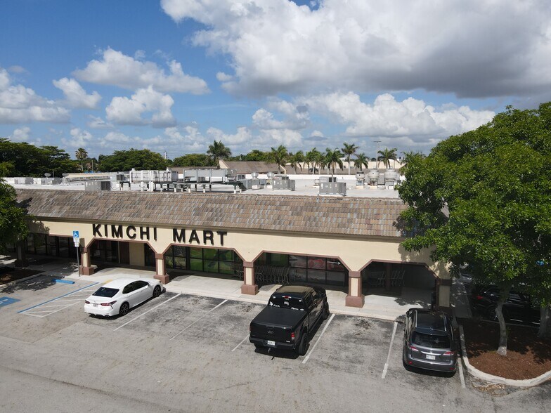 More Photos Of 11210-11300 Pines Blvd, Pembroke Pines Unknown For Lease