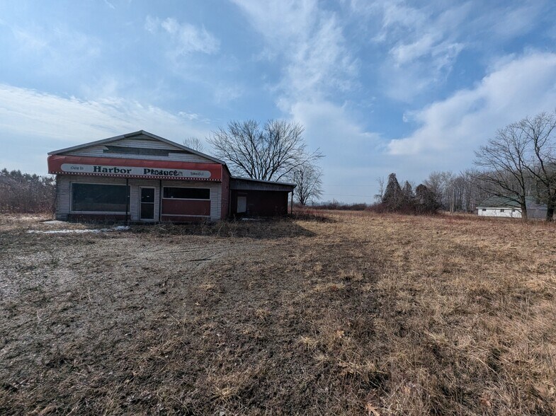 More Photos Of 2416 E Huron Rd, Au Gres Storefront Retail Office For Sale