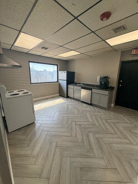 More Photos Of 210 N Flood Ave, Norman Office For Lease