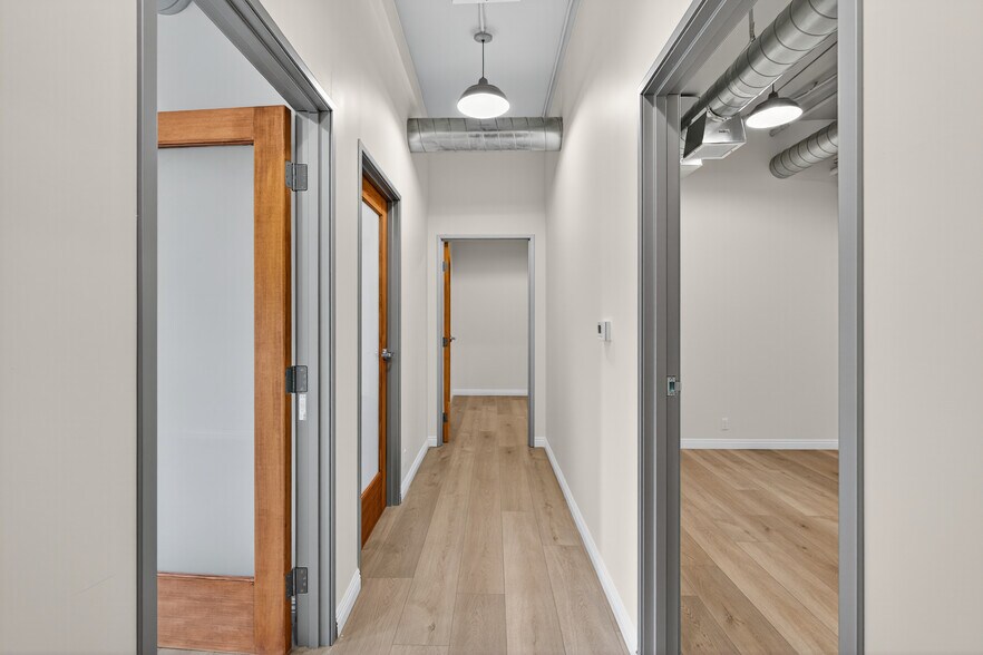 More Photos Of 10999 Riverside Dr, North Hollywood Loft Creative Space For Lease