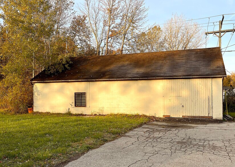 More Photos Of 3504 Palms Rd, Casco Drugstore For Sale