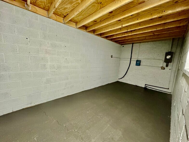 More Photos Of 1475 Massillon Rd, Akron Convenience Store For Sale