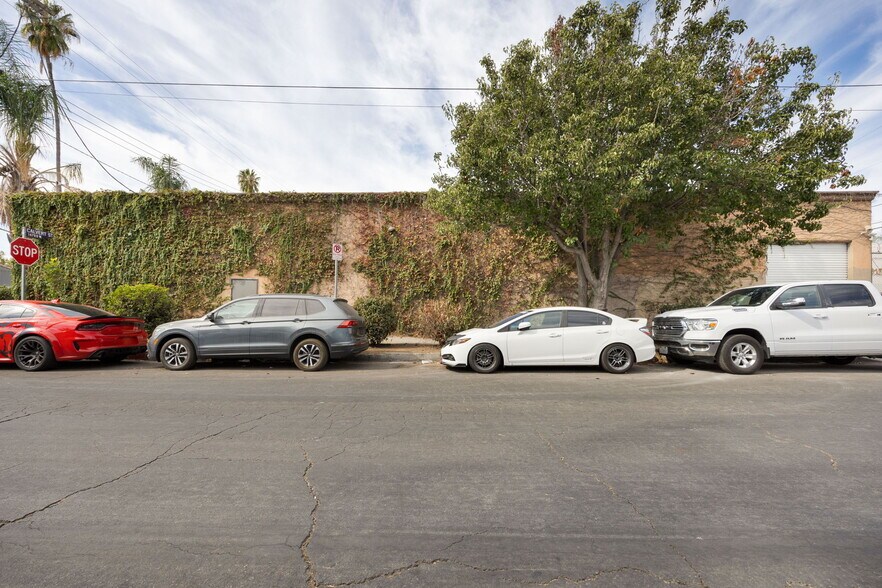 More Photos Of 14701 Calvert St, Van Nuys Warehouse For Sale
