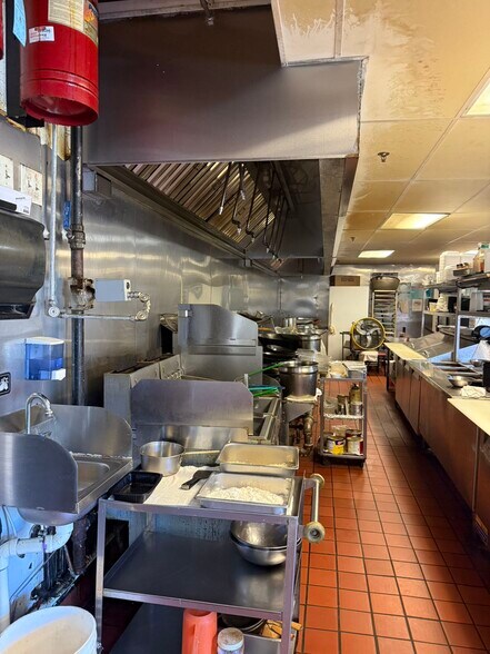 More Photos Of 103 W Court House Sq, Cumming General Retail For Sale