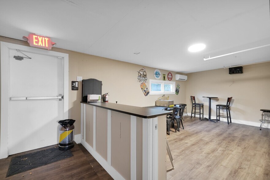 More Photos Of 2695 Post St, Jacksonville Freestanding For Sale