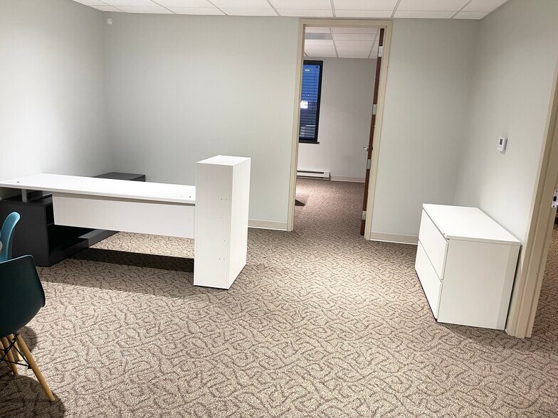 More Photos Of 10700 W Higgins Rd, Rosemont Loft Creative Space For Sale