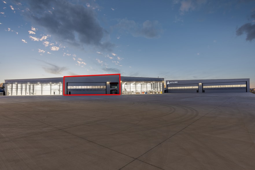 Primary Photo Of 10440 John Cape Rd, San Antonio Airplane Hangar For Lease