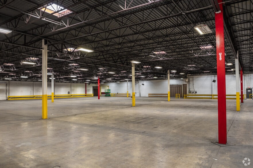 More Photos Of 910 10th St, Plano Warehouse For Lease