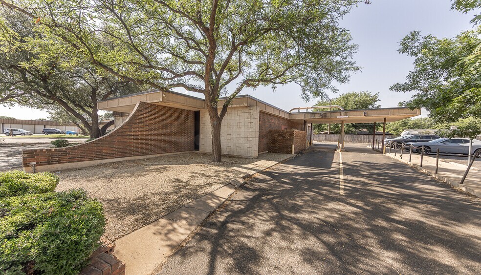 More Photos Of 2599 74th St, Lubbock Office For Sale