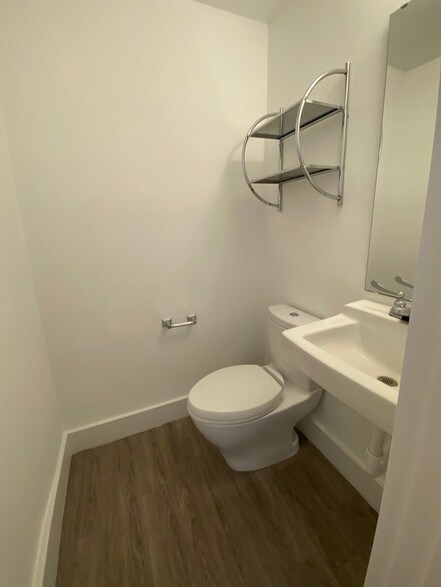 More Photos Of 4565 Ponce de Leon Blvd, Coral Gables Office For Lease