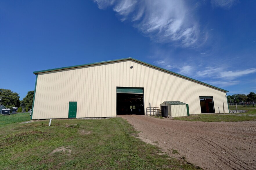 More Photos Of 1262 Fitzpatrick Rd, Auburn Specialty For Sale