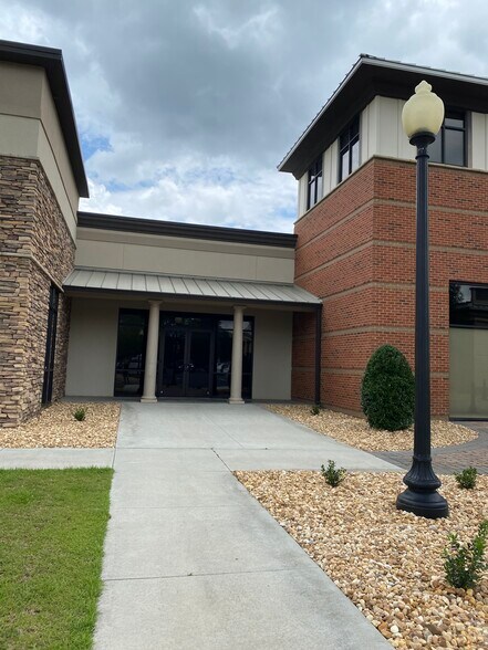 More Photos Of 3259 Inner Perimeter Rd, Valdosta Storefront For Lease