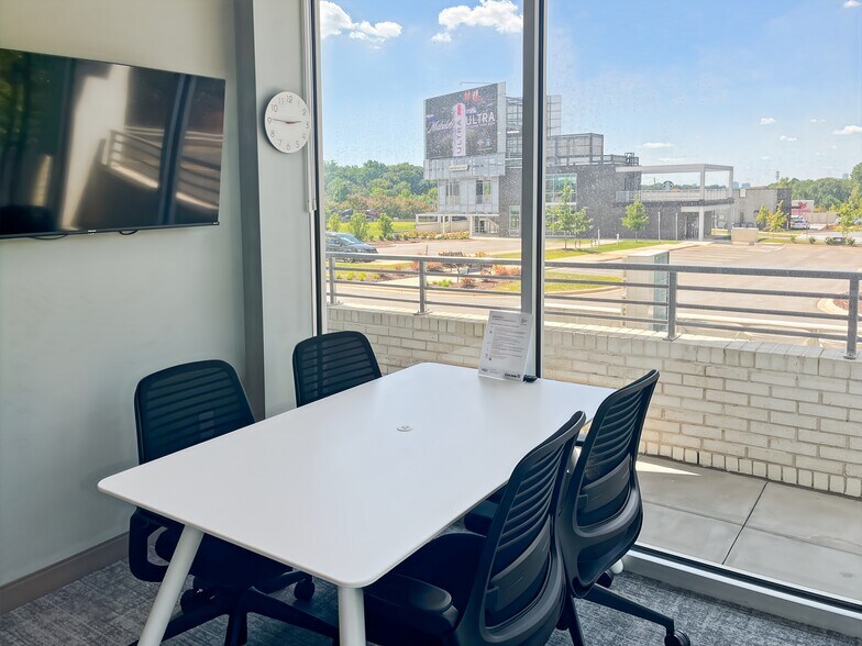 More Photos Of 4037 E Independence Blvd, Charlotte Coworking Space