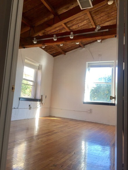 More Photos Of 228-236 Krams Ave, Philadelphia Warehouse For Lease