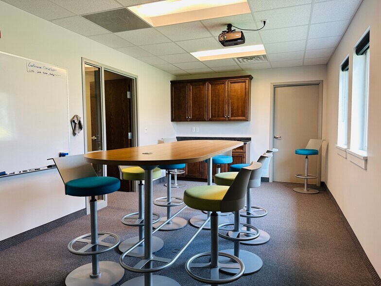More Photos Of 90 Eastgate Dr, Washington Medical For Sale