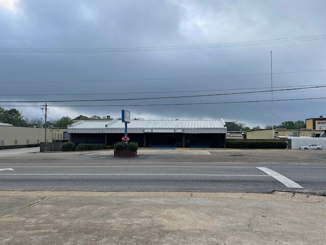 More Photos Of 1503 2nd Ave, Opelika Storefront For Lease