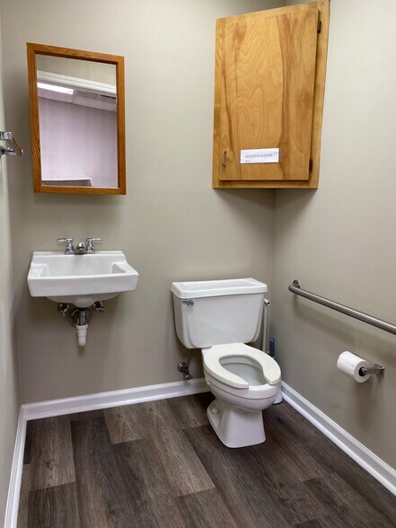 More Photos Of 825 Majestic Ct, Gastonia Medical For Lease
