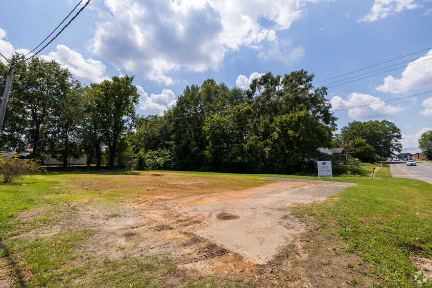 Primary Photo Of 301 E Trade St, Dallas Freestanding For Lease