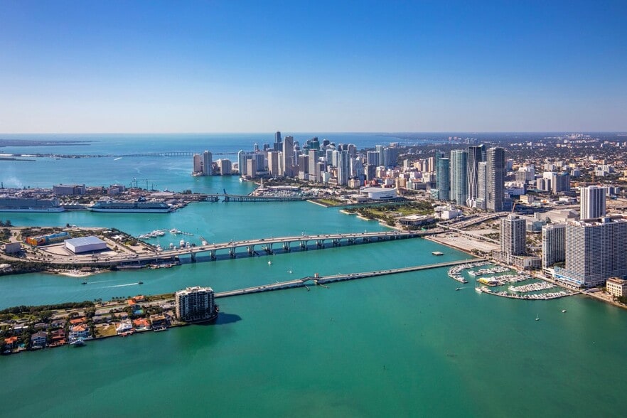 More Photos Of 2 S Biscayne Blvd, Miami Office Residential For Lease