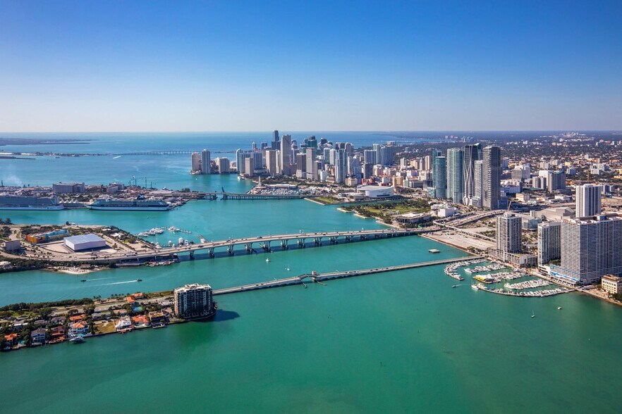 More Photos Of 2 S Biscayne Blvd, Miami Office Residential For Lease