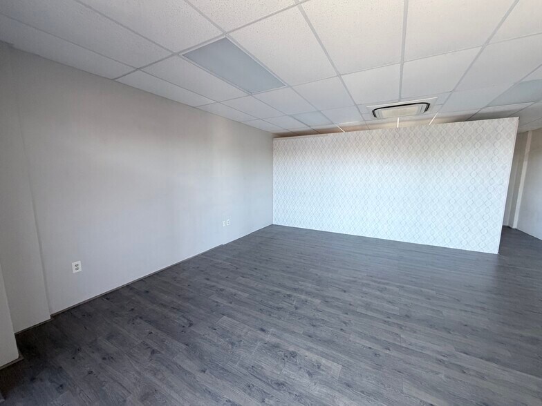 More Photos Of 74-5035 Queen Kaahumanu Hwy, Kailua Kona Storefront Retail Office For Lease