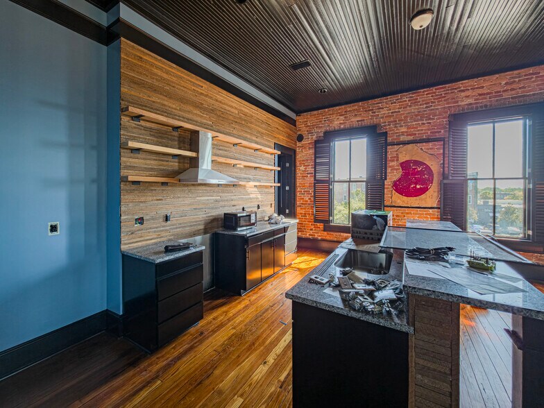 More Photos Of 105-111 W Central, Valdosta Storefront Retail Office For Sale