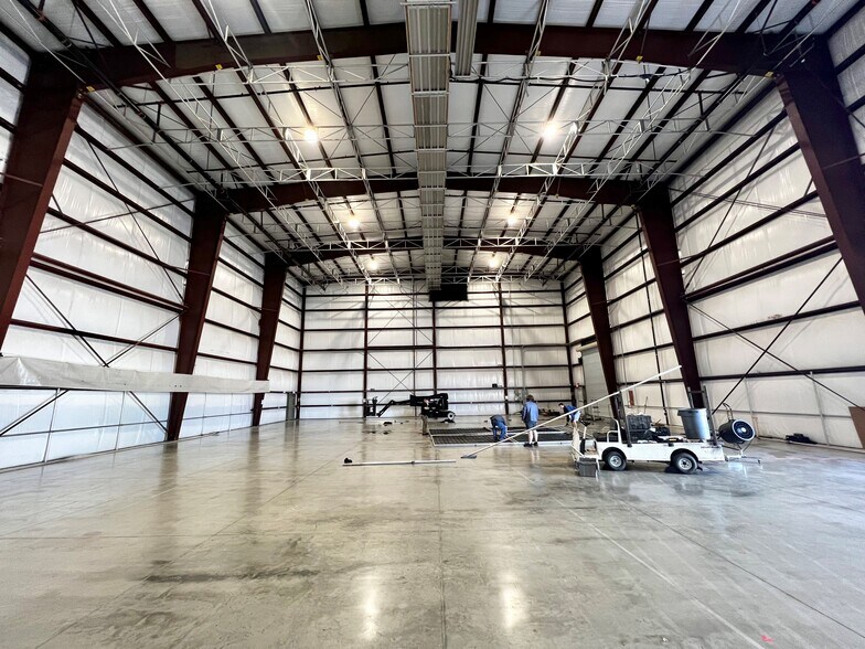 More Photos Of 5539 Riverton Ave, North Hollywood Manufacturing For Lease