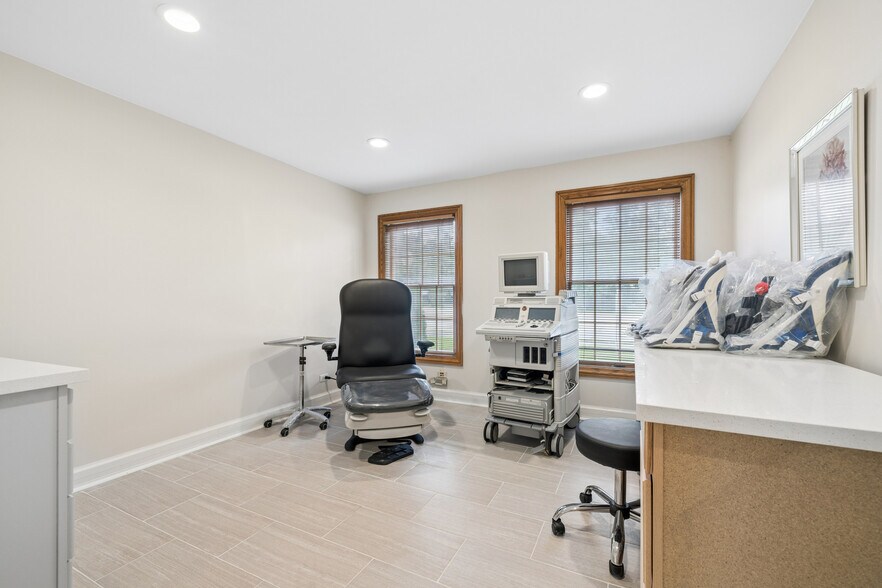 More Photos Of 4215 Kirchoff Rd, Rolling Meadows Office For Sale