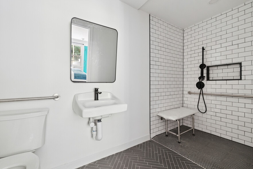 More Photos Of 337 Commercial St, Rockport Hotel For Sale
