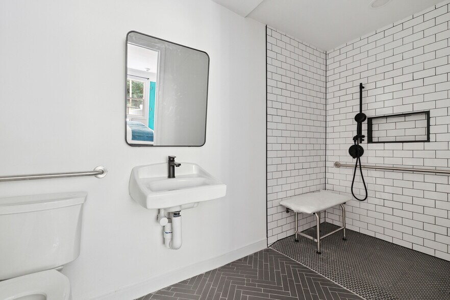 More Photos Of 337 Commercial St, Rockport Hotel For Sale