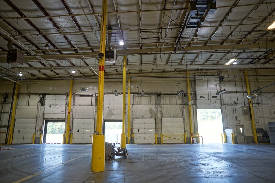 More Photos Of 850 Industrial Rd, Madisonville Manufacturing For Lease