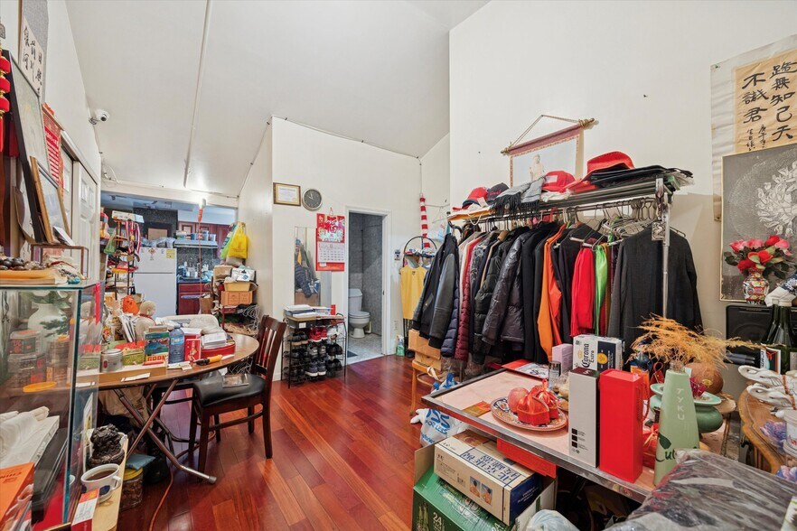 More Photos Of 274 S 20th St, Philadelphia Storefront Retail Residential For Sale