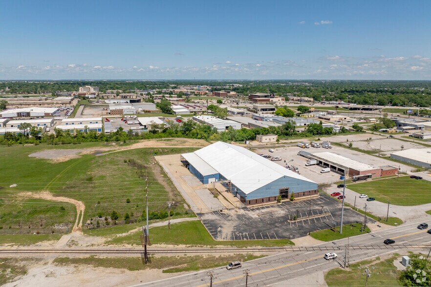 More Photos Of 7655 E 41st St, Tulsa Manufacturing For Sale